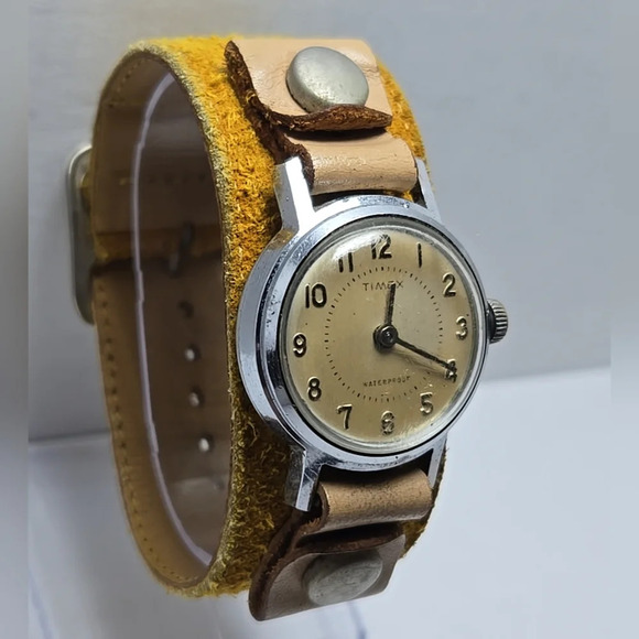 Womens Vintage Rare Timex Sportster Manual Wind Dustproof Watch Keeps Time - Picture 3 of 11